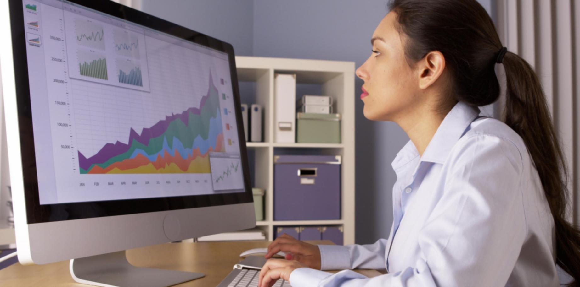 Професійне робоче місце візажистки з косметикою